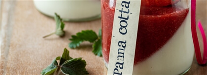 Joghurt Panna Cotta mit Erdbeeren